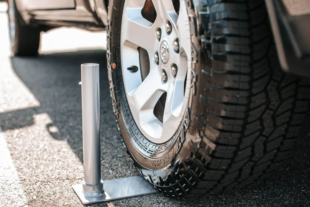 tailgate flag holder under tire